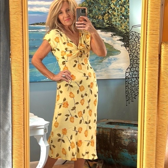 VTG Together,Beautiful Yellow Floral w/SoftFlair At Bottom,Excellent Condition . - Picture 1 of 7